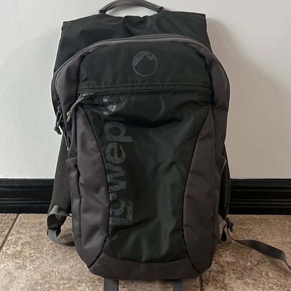 Lowepro Camera Backpack - Picture 3 of 6